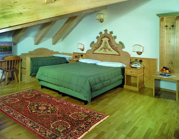 Schloss Hotel & Club Dolomiti Historic - Triple Room