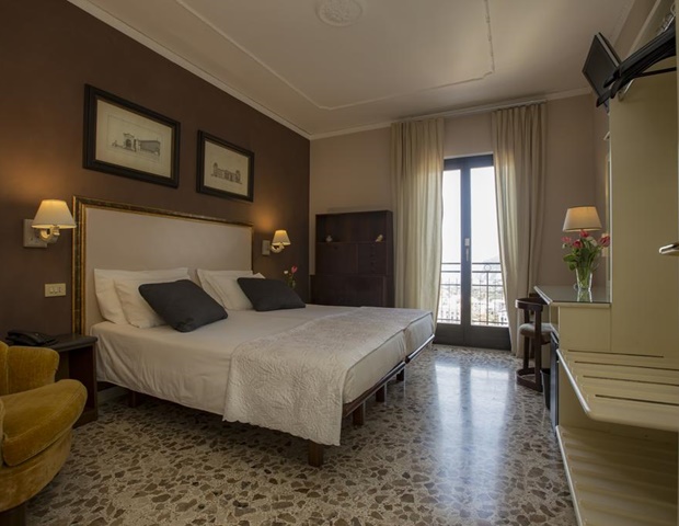 Hotel Cristina - Rooms