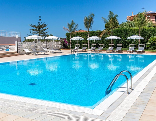 Hotel Ferretti - Pool With Solarium