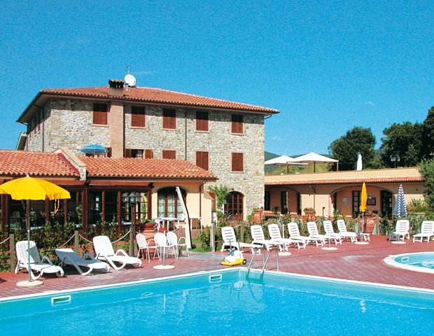 Hotel La Pieve di Pomaia - Exterior And Swimming Pool View