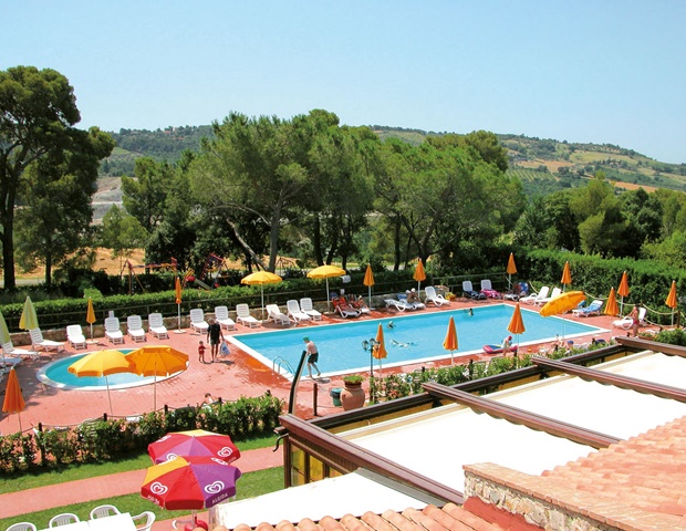 Hotel La Pieve di Pomaia - Swimming Pool And Solarium View