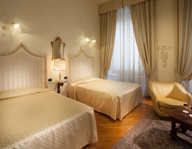Hotel Tornabuoni Beacci - Triple Room