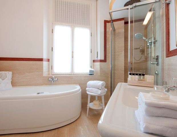 Grand Hotel Rimini e Residenza Parco Fellini - Bathroom