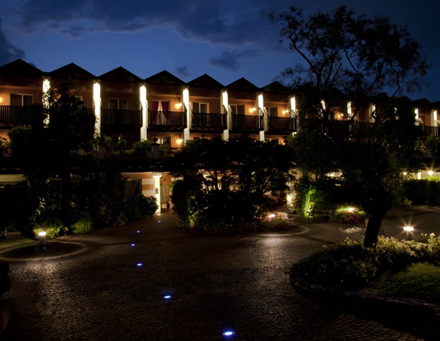 Iseolago Hotel - Exterior Night View