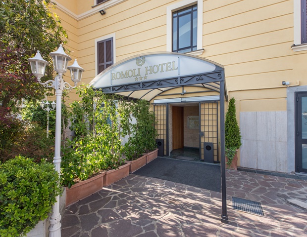 Romoli Hotel - Entrance