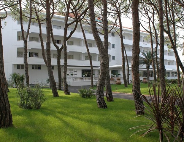 Domizia Palace Hotel - Exterior And Garden View