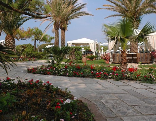 Domizia Palace Hotel - Flowers And Terrace View
