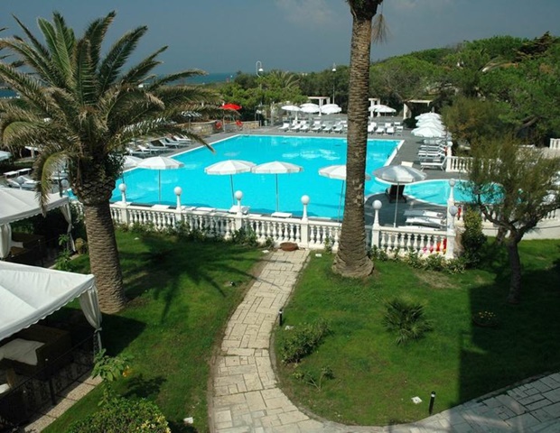 Domizia Palace Hotel - Swimming Pool Aerial View