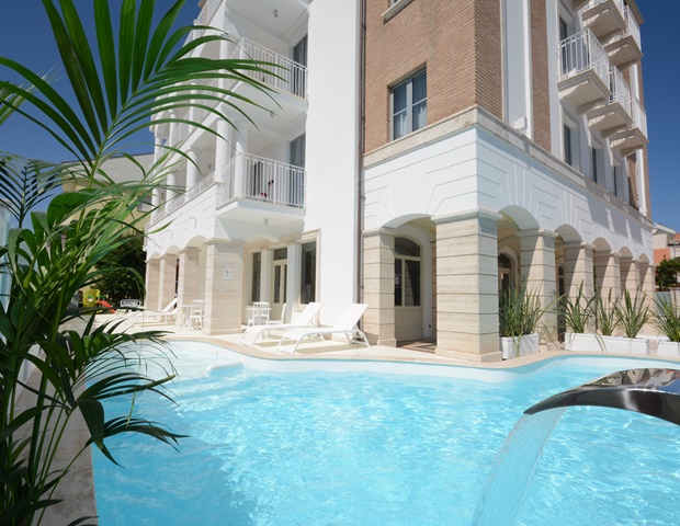 Alba Palace Residence - Exterior And Swimming Pool