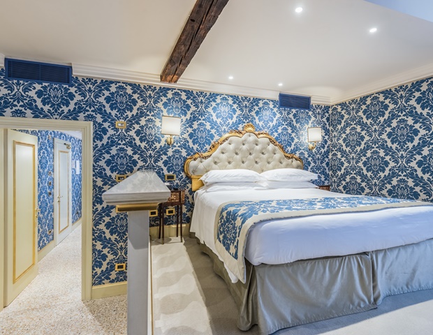 Hotel Ai Cavalieri - Room With Blue Walls