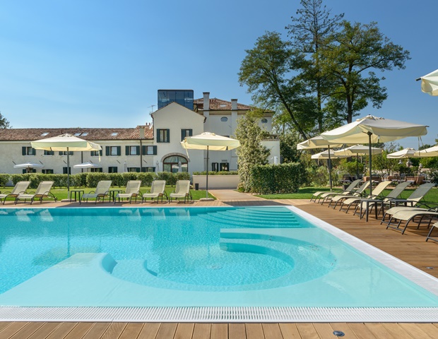 Hotel Villa Barbarich - Swimming Pool And Exterior
