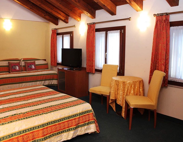 Hotel Antico Moro - Room With TV