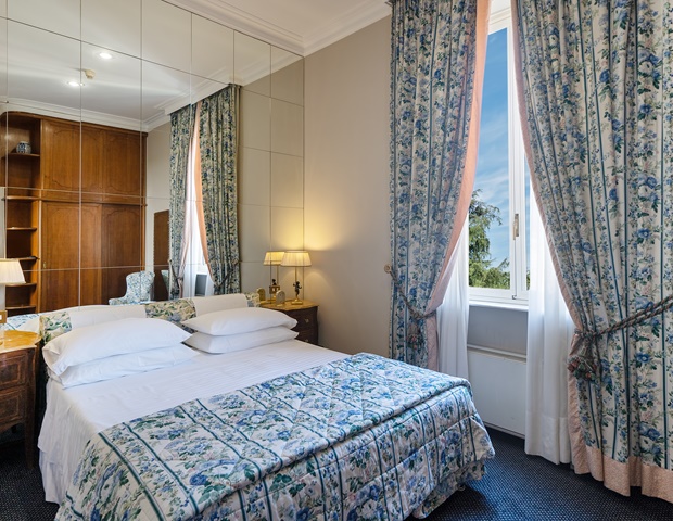 Aldrovandi Villa Borghese - Classic Suite Bedroom
