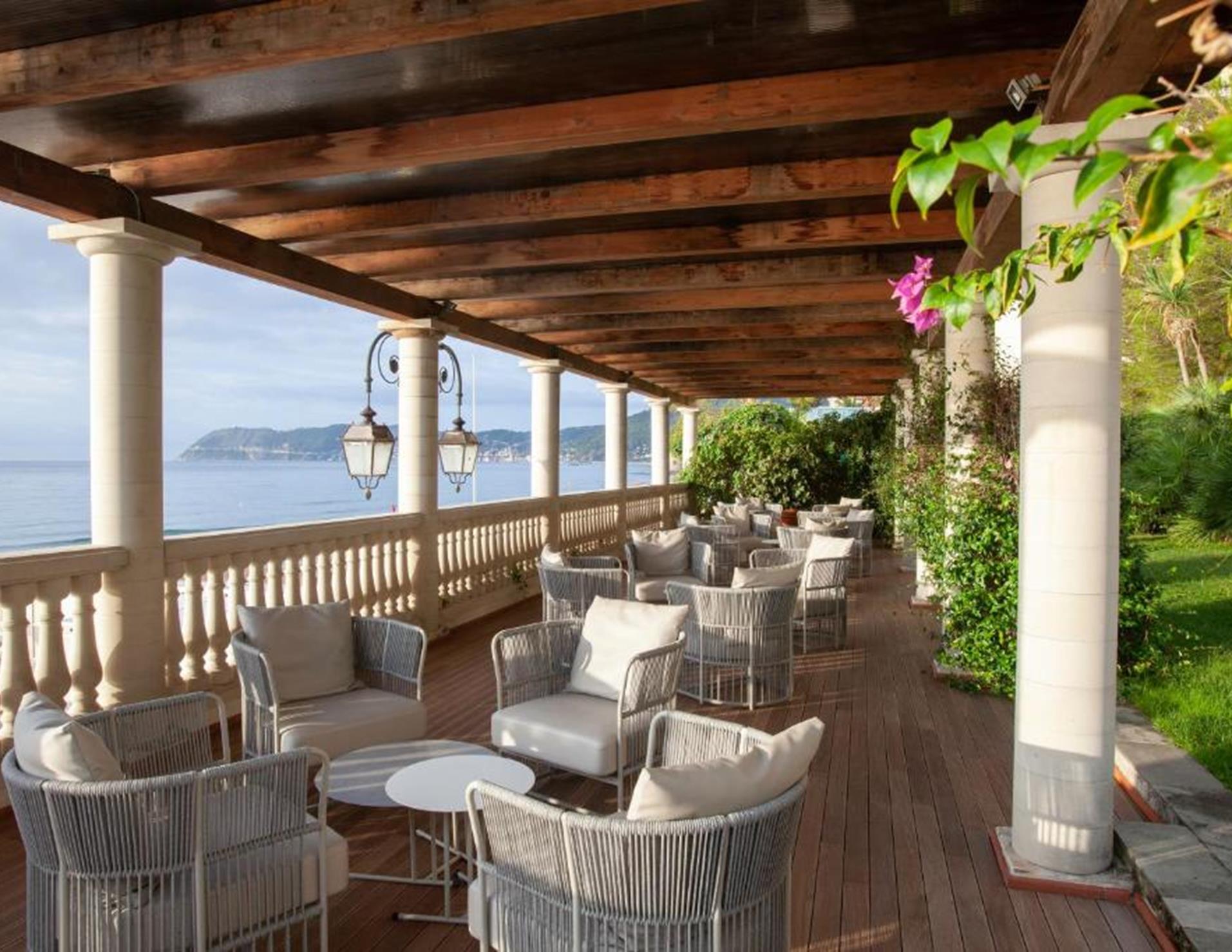 Diana Grand Hotel & Resort - Terrace