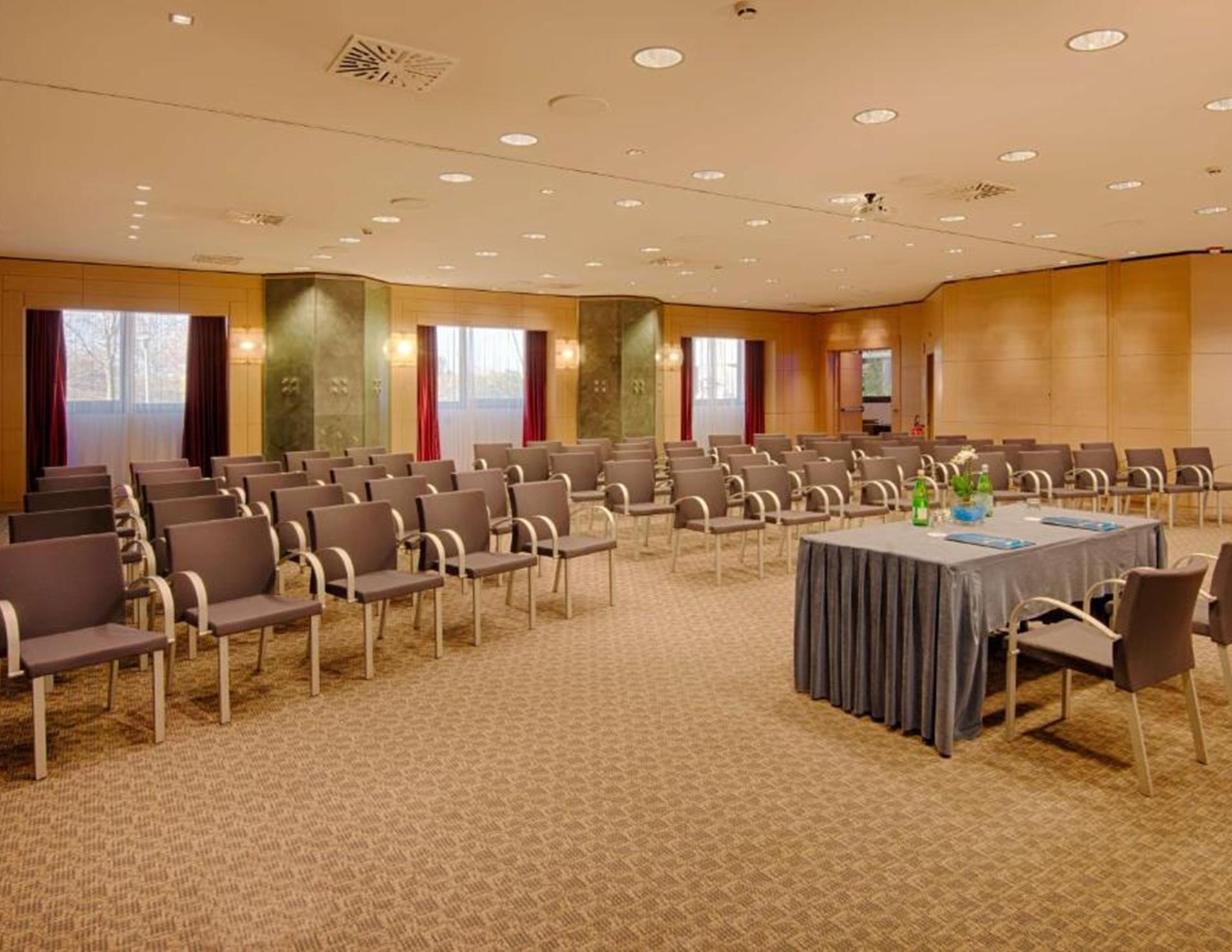 NH Bologna Villanova - Conference Room