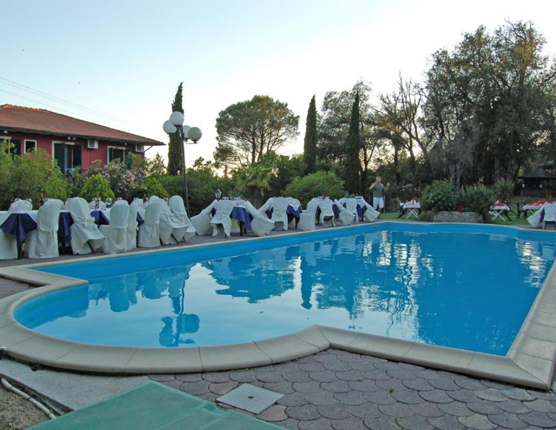 Hotel Monti - Swimming Pool