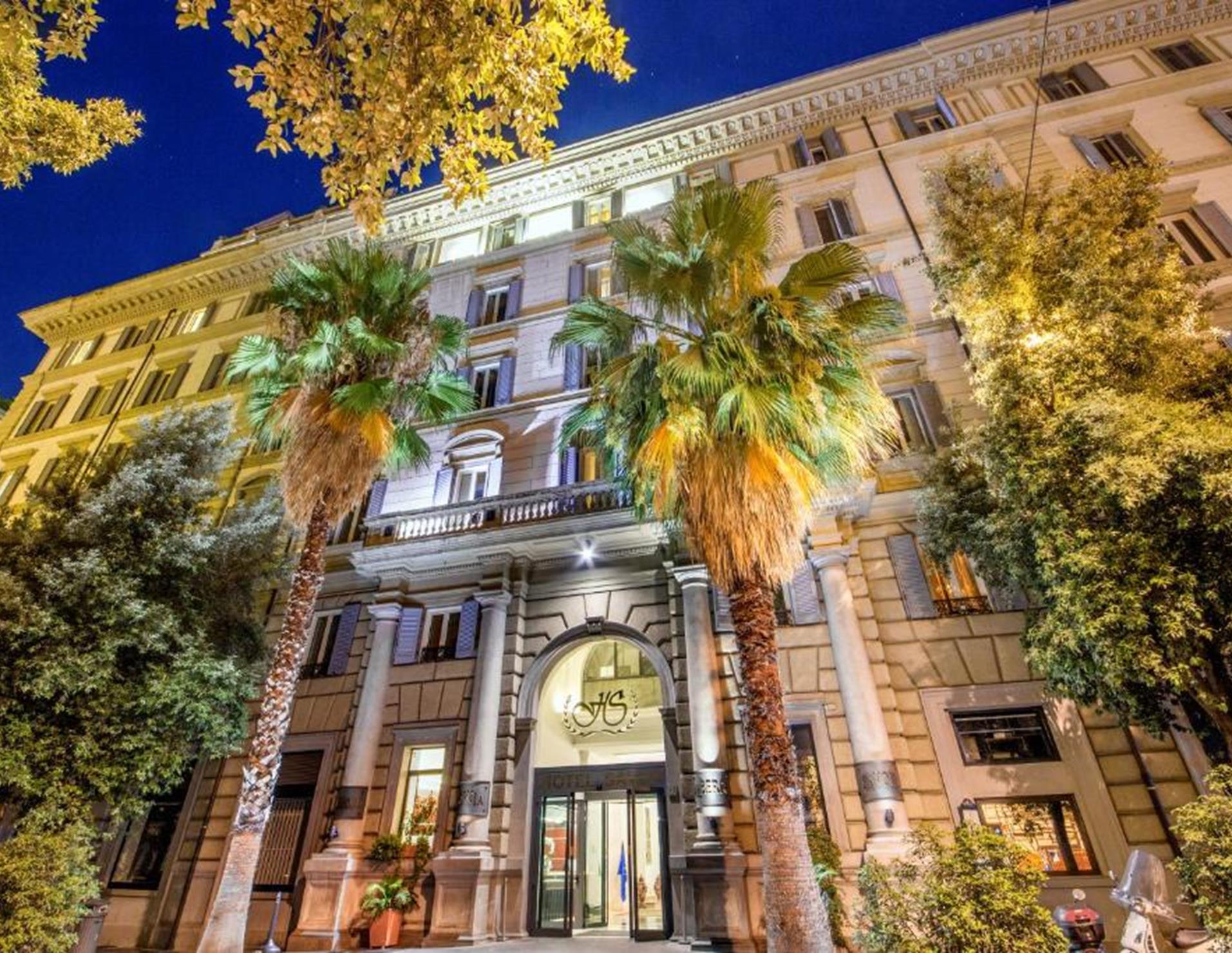 Hotel Savoy Roma - Exterior