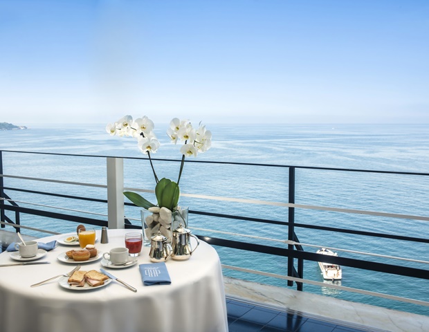 Hotel Parco dei Principi - Breakfast Table And Sea View