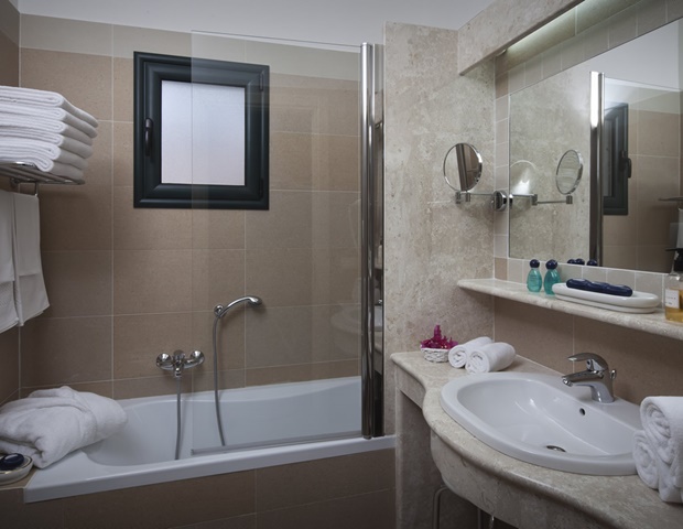 Cala Ginepro Hotel Resort - Bathroom