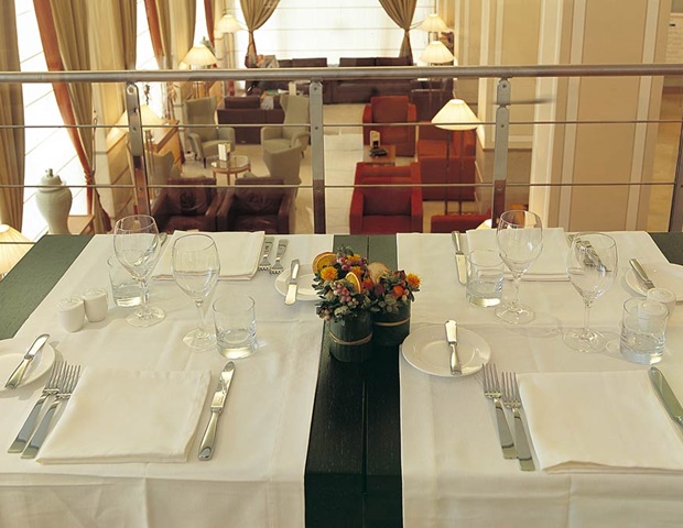 Reinassance Naples Hotel Mediterraneo - Tables