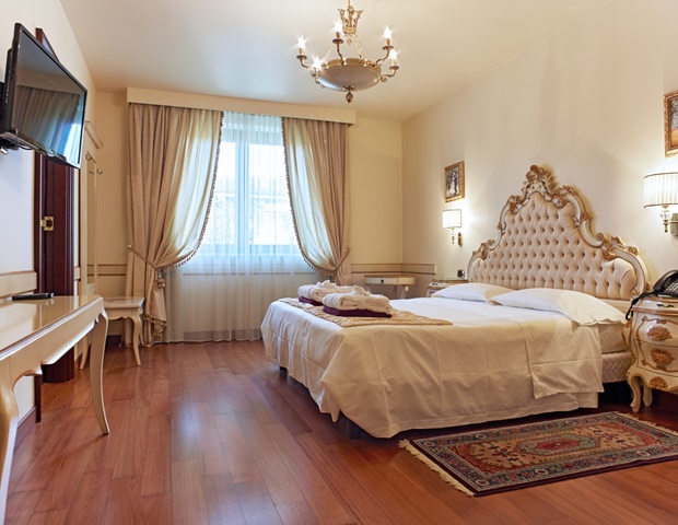 Villa Quaranta Tommasi Wine Hotel & Spa - Suite Bedroom