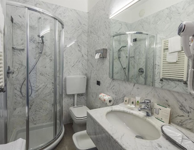 BEST WESTERN Hotel Turismo - Bathroom