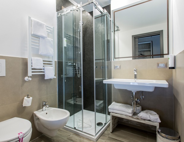 Smooth Hotel Rome Termini - Cosy Bathroom