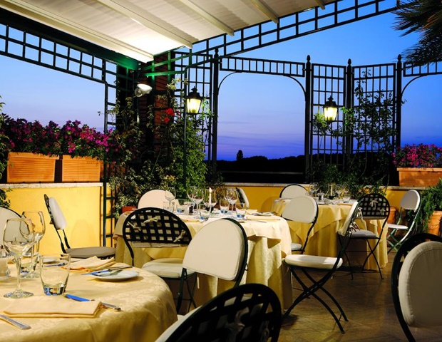Hotel Victoria  - Outdoor Restaurant