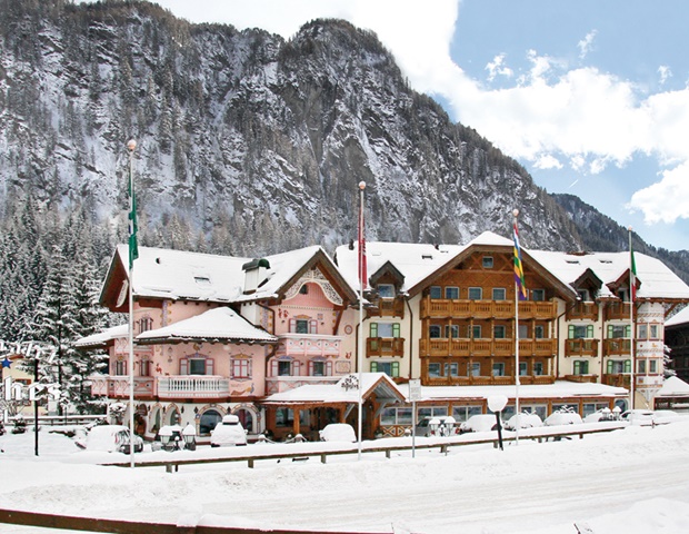 Hotel & Club Gran Chalet Soreghes - Winter View