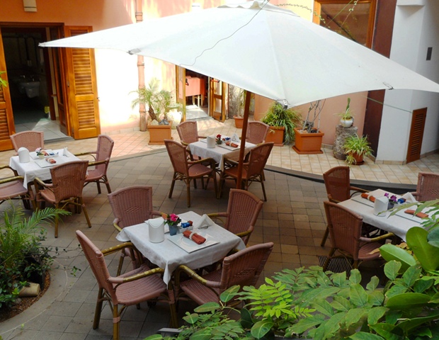 Residence Alberghiero Eolie - Outdoor Restaurant