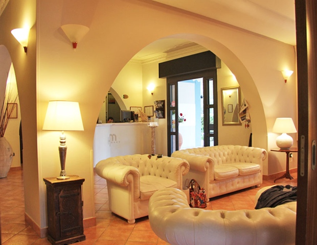 Hotel Mediterraneo - Living Room